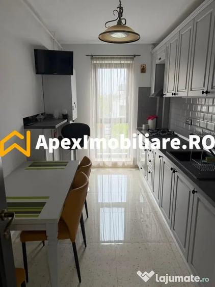 Apartament cu 4 camere decomandat în Titan