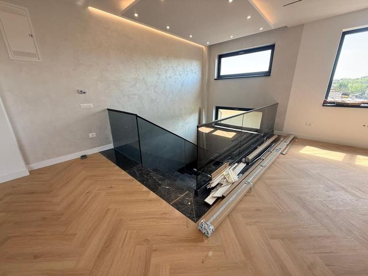 Apartament cu 4 camere în Valea Adâncă