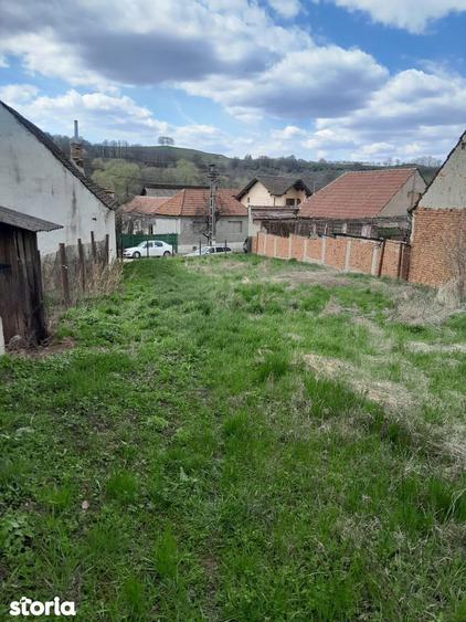 Teren de 2360 mp, în Romos