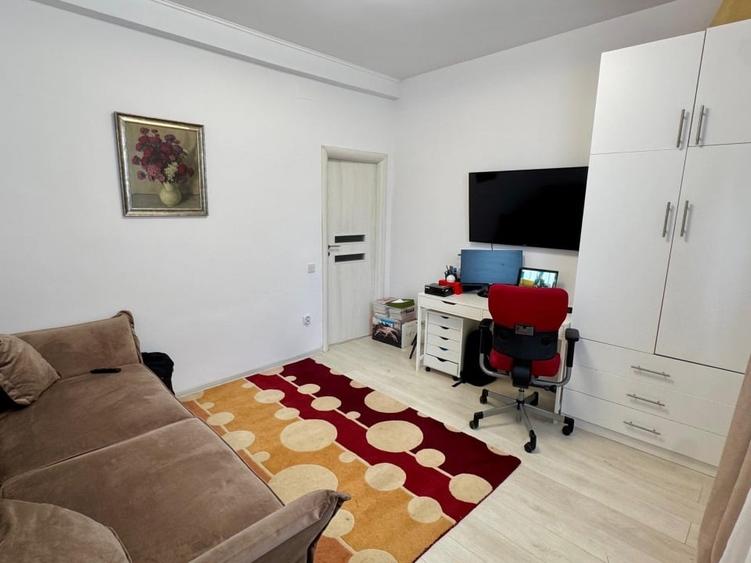 Casă individuală cu 5 camere cu Teren 150 Mp în Domenii