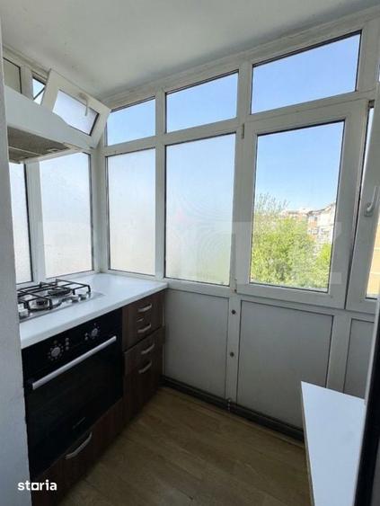 Apartament cu 3 camere semidecomandat în Rovine