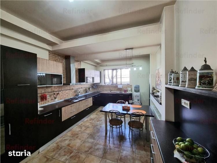 Casă cu 5 camere cu Teren 990 Mp în Băneasa