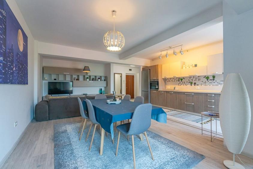 Apartament cu 3 camere decomandat, mobilat în Central