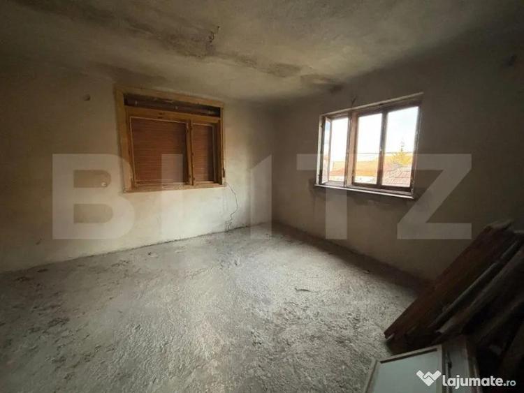 Casa cu anexe si gradina. - 4