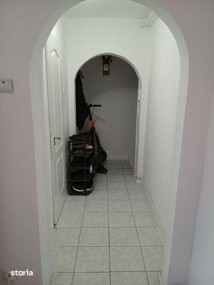 Apartament cu 3 camere semidecomandat în Șega
