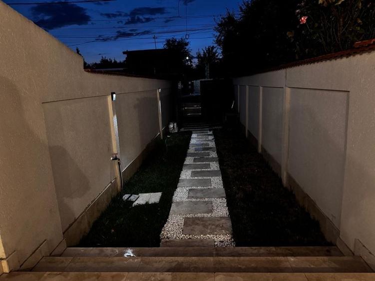 Casă cu 4 camere cu Teren 180 Mp în Domenii