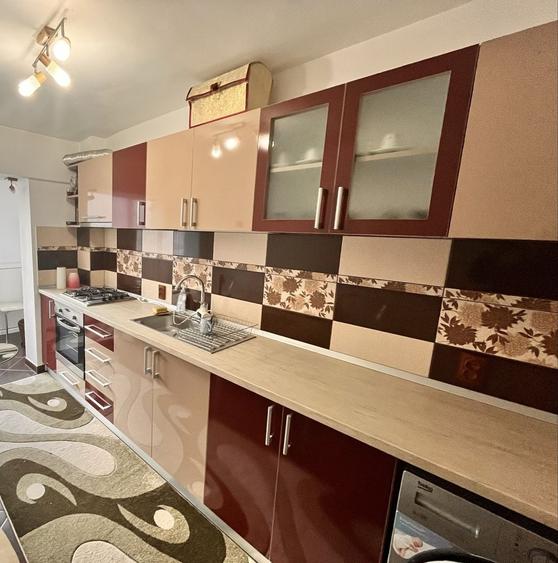 Apartament cu 3 camere decomandat în Central