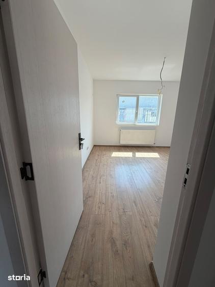 Casa de vanzare, 3 camere, curte imprejmuita, gata de mutat ! - 2