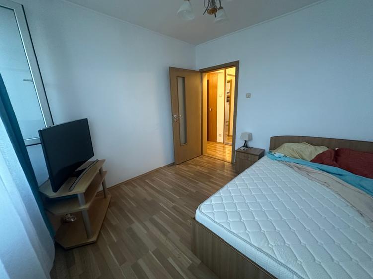 Apartament cu 3 camere semidecomandat în Iancului
