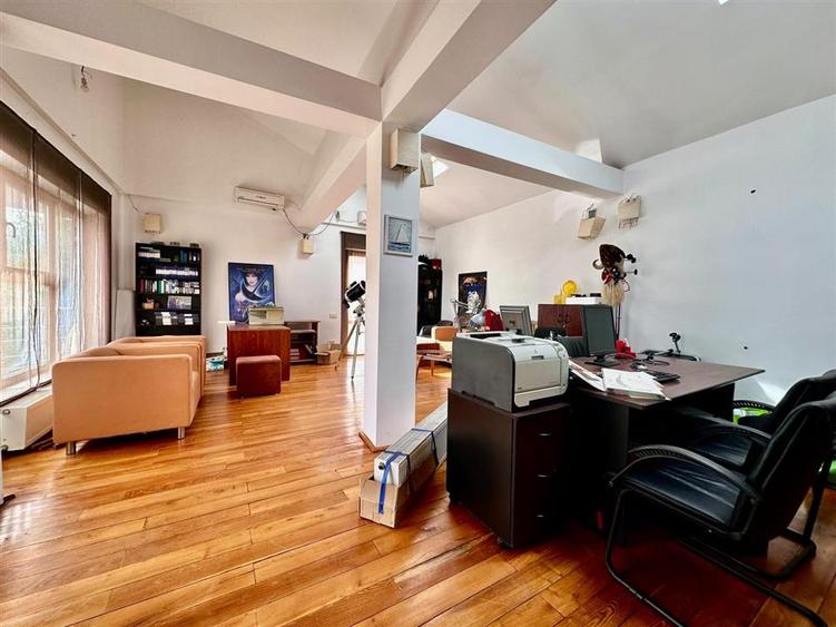 Casă cu 7 camere cu Teren 600 Mp în Pipera