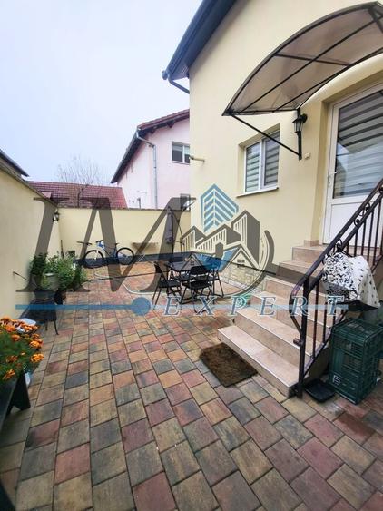 Casă individuală cu 5 camere cu Canalizare în Sud