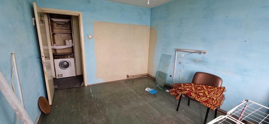 Apartament cu 3 camere semidecomandat în Astra