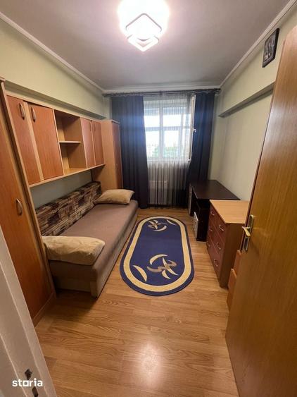 Apartament cu 3 camere decomandat în Berceni