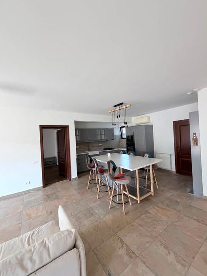 Apartament cu 2 camere semidecomandat, mobilat în Romană