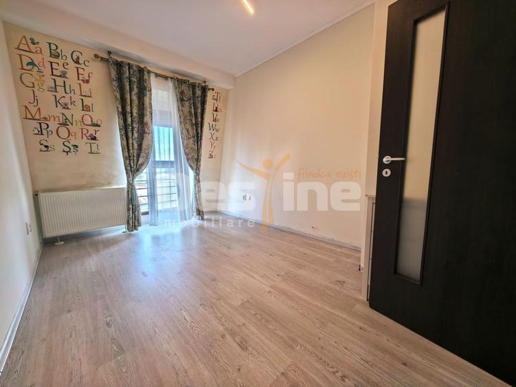 Apartament cu 3 camere decomandat, mobilat în Nicolina