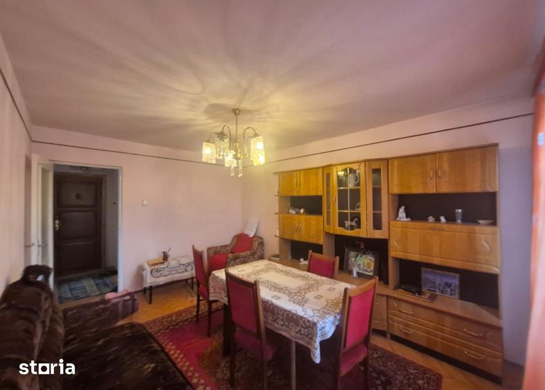 Apartament cu 3 camere decomandat în Podgoria