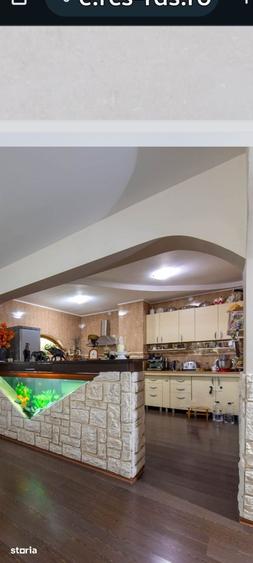 Casă cu 10 camere cu Teren 500 Mp în Nord