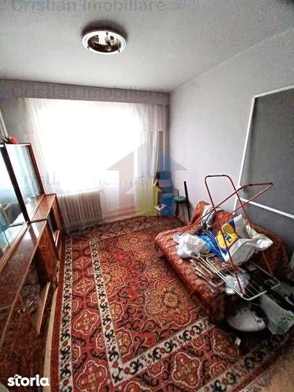 Apartament cu 4 camere decomandat în Central