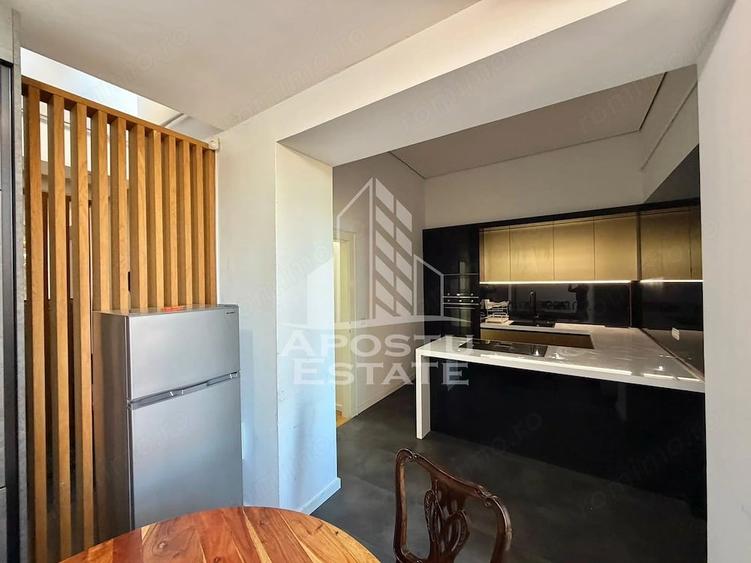 Apartament cu 4 camere semidecomandat în P-ța Maria