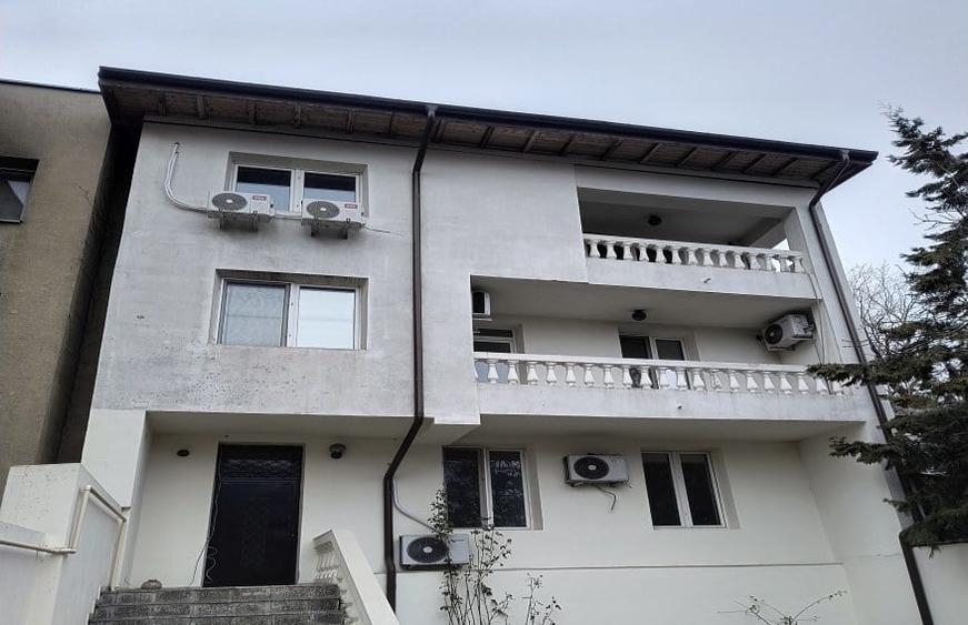 Casă cu 10 camere cu Garaj în Parcul Carol