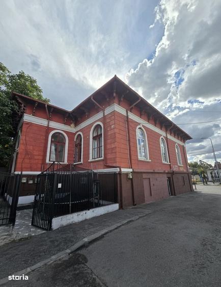 Casă cu 4 camere în Central