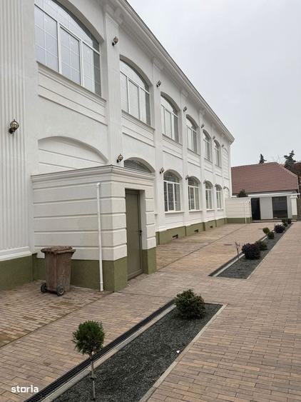 Spațiu comercial, de 2,000 mp, în Central