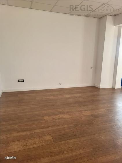 Spațiu comercial, de 27 mp, în Centrul Civic