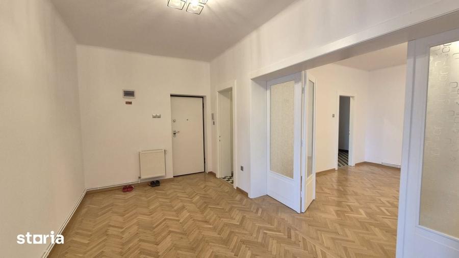 Apartament cu 2 camere decomandat în Centrul Istoric