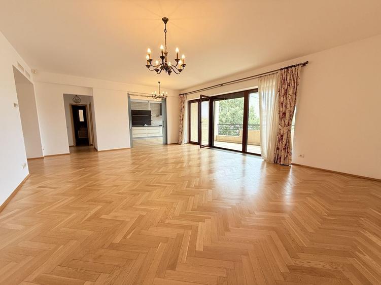 Apartament cu 4 camere în Calea Victoriei