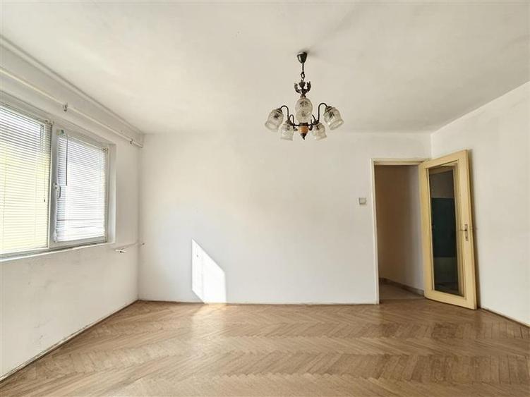 Apartament cu 2 camere nedecomandat în Central