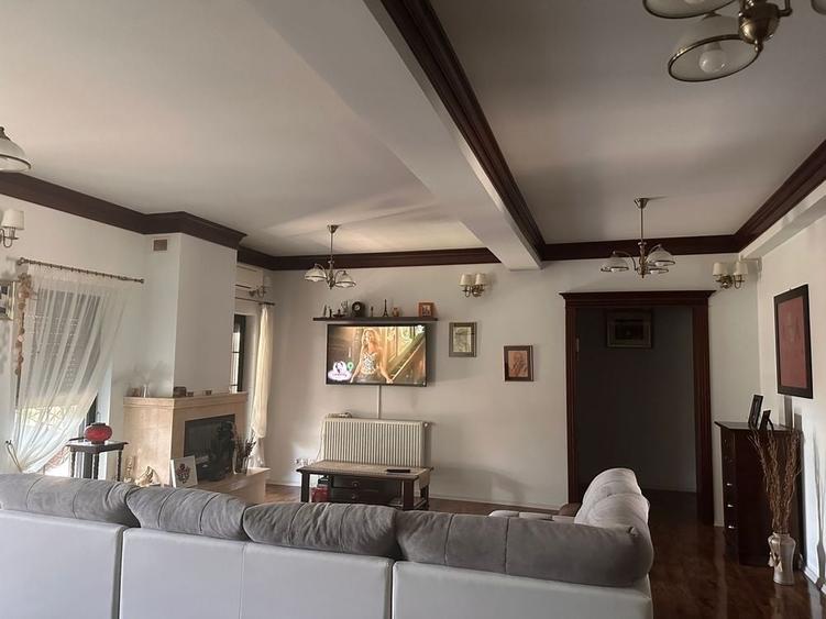 Casă cu 4 camere în Valea Lupului