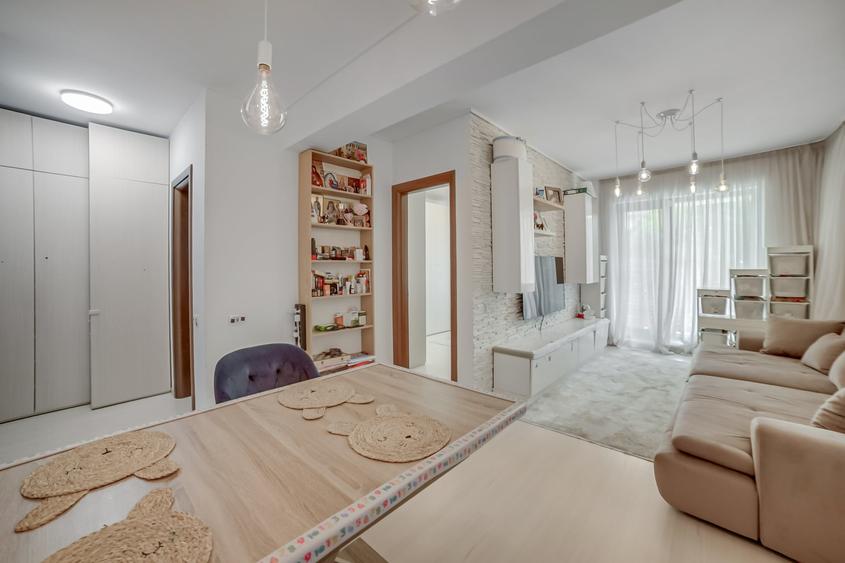 Apartament cu 4 camere decomandat, mobilat în Sisești