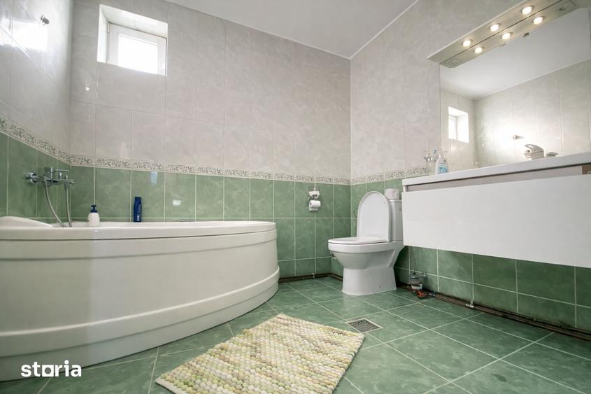 Casă cu 5 camere cu Teren 1030 Mp în Miroslava
