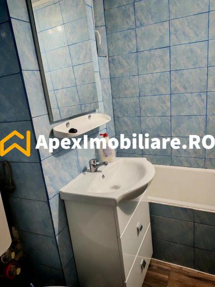 Apartament cu 3 camere decomandat în Tei