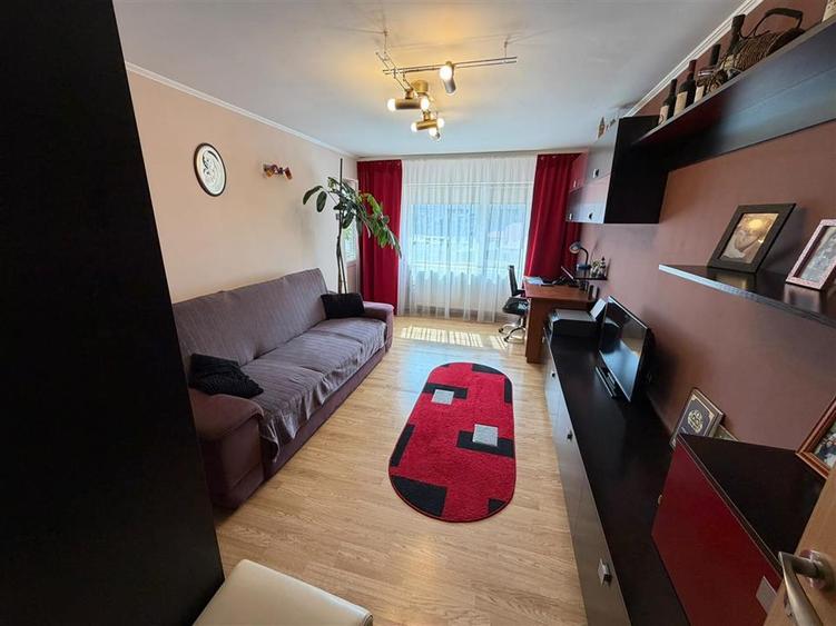 Apartament cu 3 camere decomandat, mobilat în Ultracentral