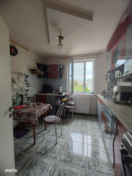 Apartament cu 3 camere în Progresul