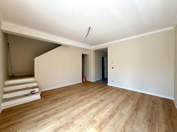 Duplex cu 4 camere cu Canalizare în Sânandrei