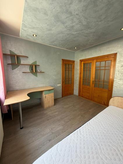 Apartament cu 3 camere semidecomandat în Faleză