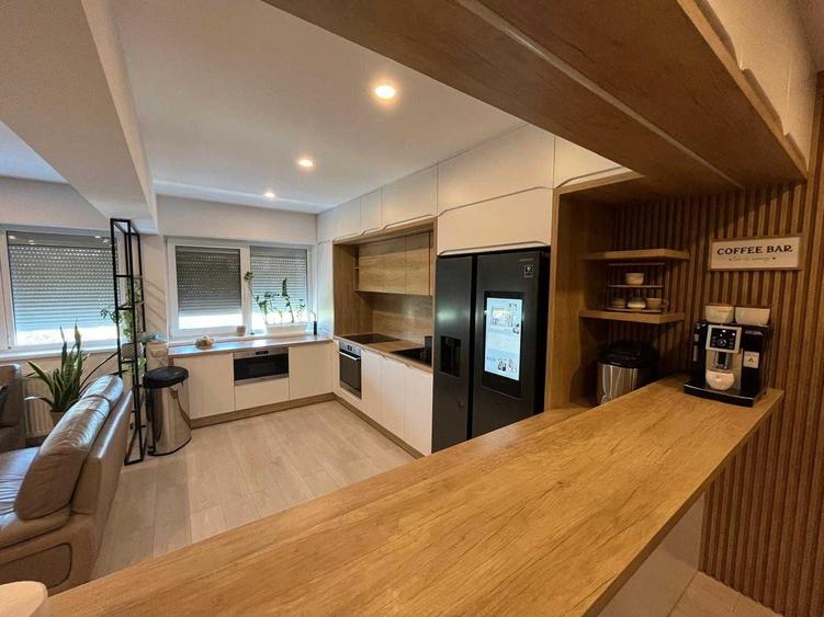 Apartament cu 3 camere decomandat în Central