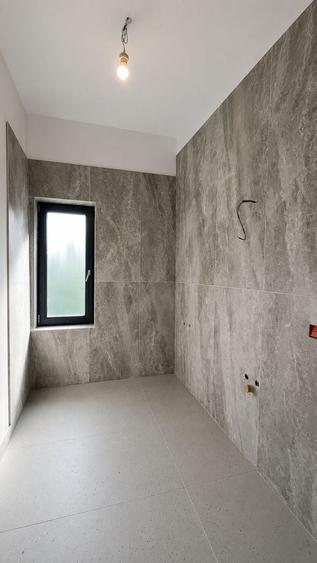 Casă individuală cu 3 camere cu Canalizare în Utvin