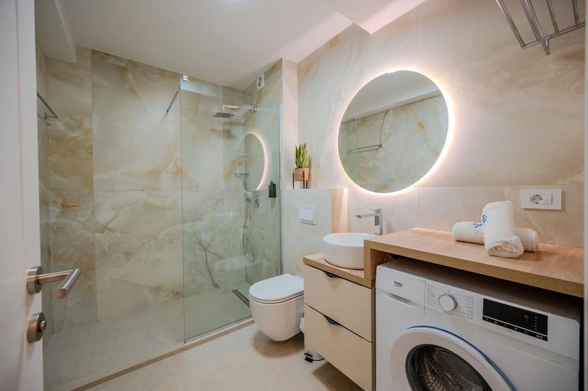 Apartament cu 3 camere decomandat în Mamaia-Sat