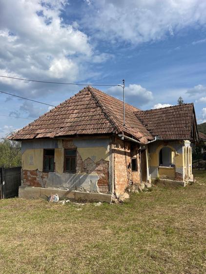 Casă cu 3 camere în Sutoru