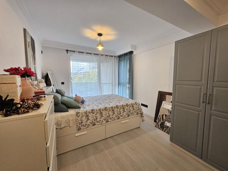 Apartament cu 3 camere semidecomandat în Theodor Pallady