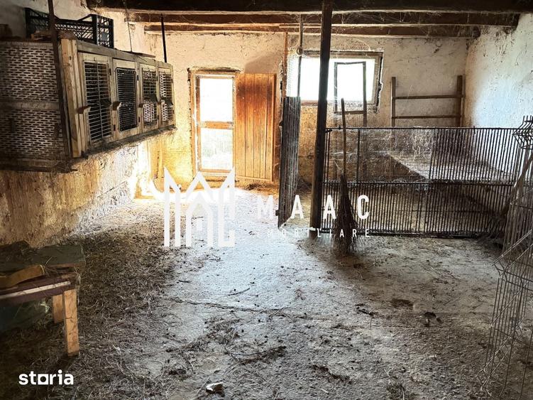 Casă cu 4 camere nedecomandat cu Teren 2700 Mp în Pianu