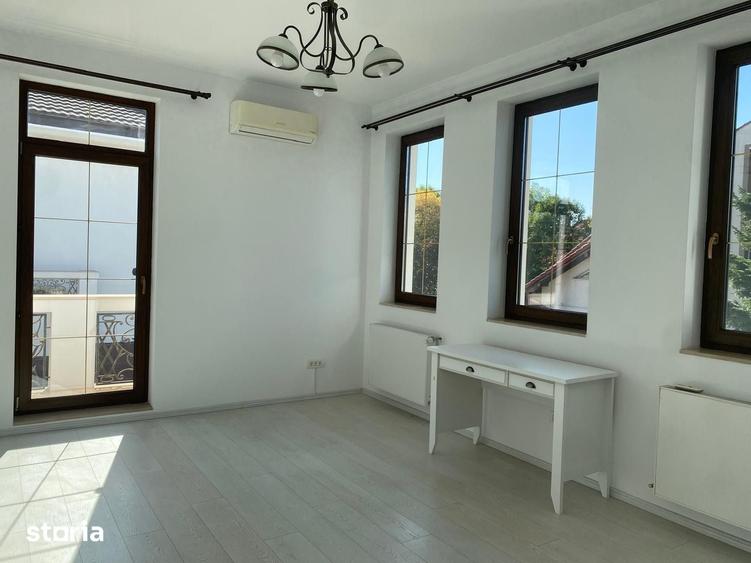Casă cu 6 camere cu Teren 400 Mp în Central
