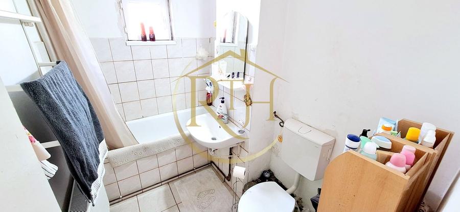 Apartament cu 3 camere semidecomandat în Girocului