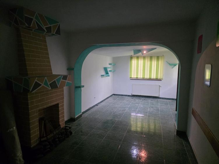 Apartament cu 4 camere decomandat în Exterior Vest