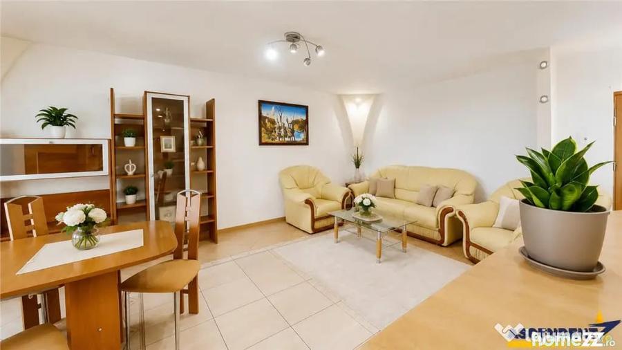 Apartament cu 3 camere decomandat în 13 Decembrie