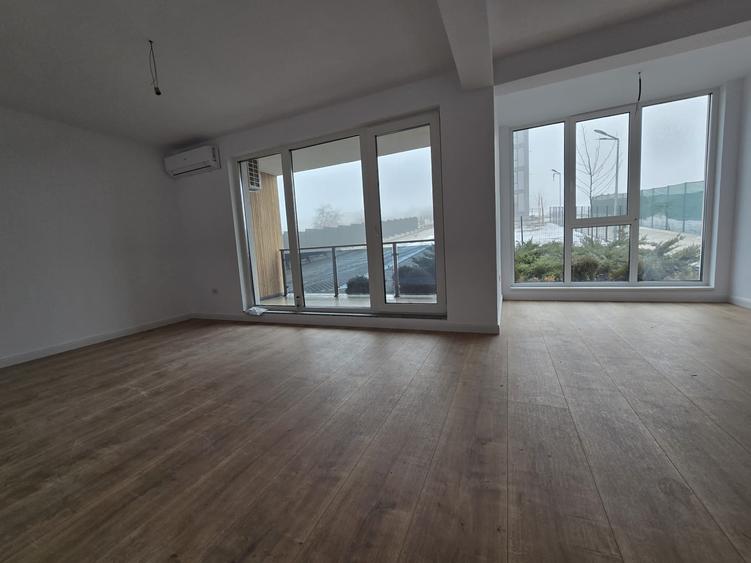 Apartament cu 3 camere semidecomandat în Păcurari