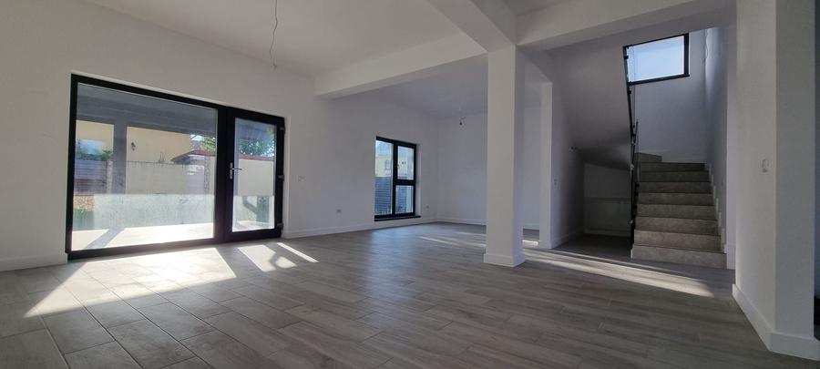 Casă individuală cu 5 camere cu Canalizare în Ultracentral